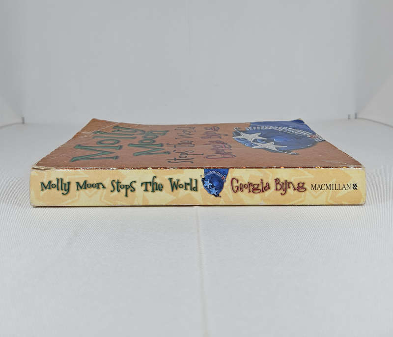 Molly Moon Stops the World by Georgia Byng - Paperback