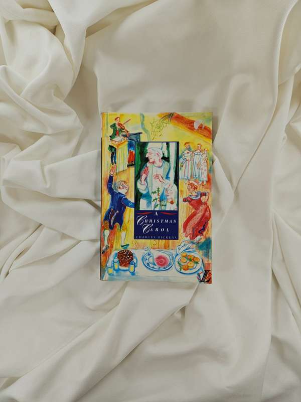 A Christmas Carol by Charles Dickens - Paperback