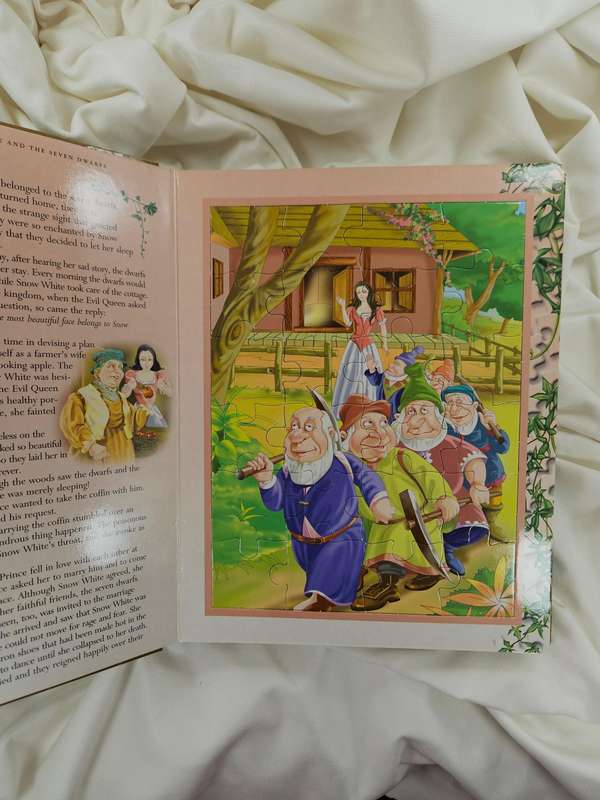 Fairy Tale Jigsaw (Puzzles & Stories): Snow White, Rumplestilskin, Rapunzel - Hardback