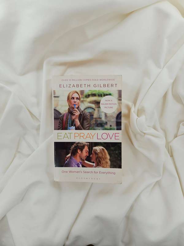 Eat Pray Love by Elizabeth Gilbert - Paperback