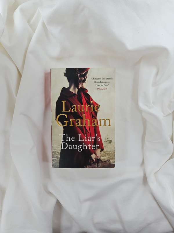 The Liar's Daughter by Laurie Graham - Paperback