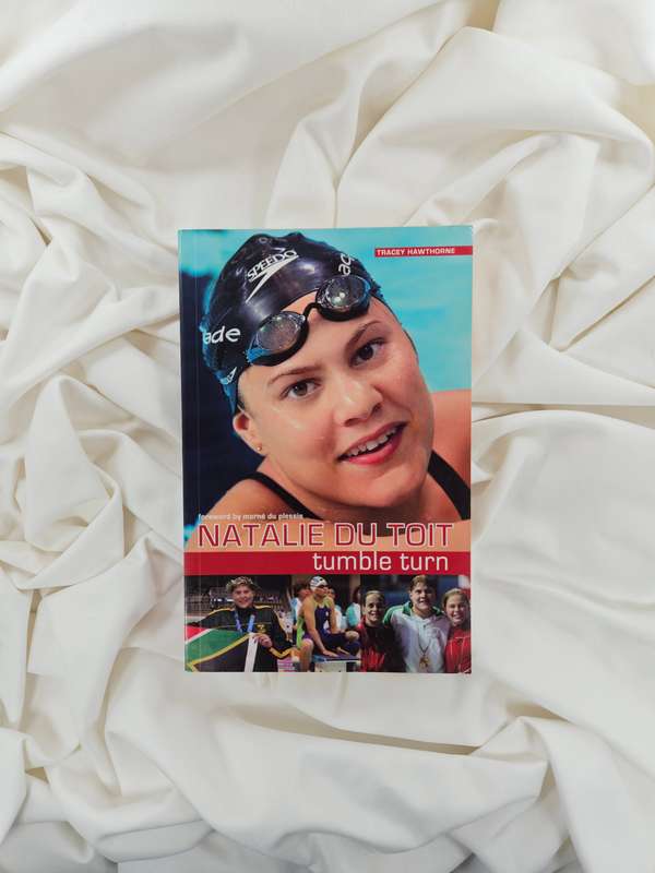 Natalie du Toit: Tumble Turn by Tracey Howthorne - Paperback