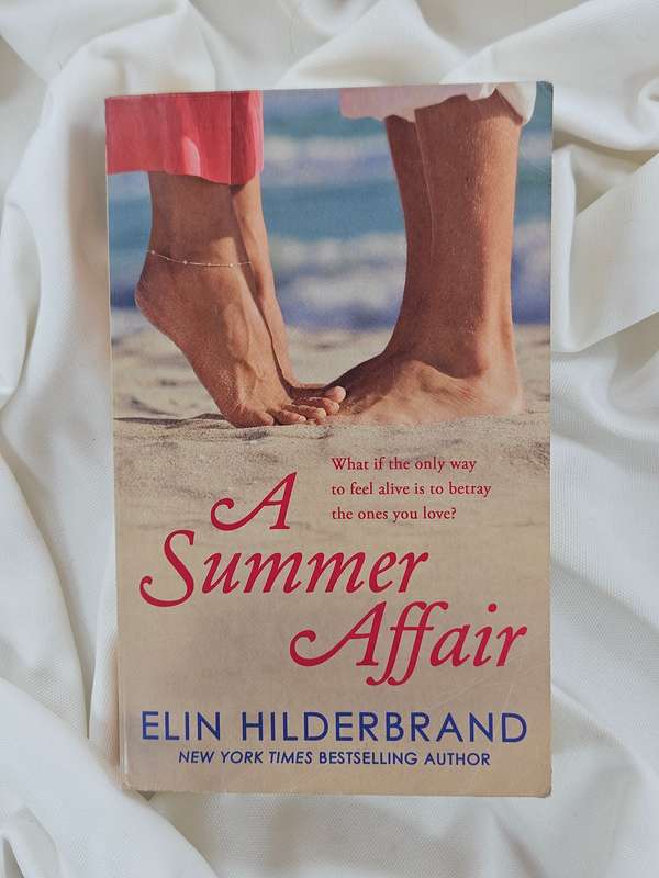 A Summer Affair by Elin Hilderbrand - Paperback