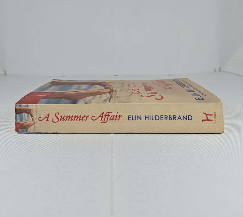 A Summer Affair by Elin Hilderbrand - Paperback