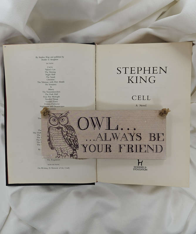 Cell by Stephen King - Hardback (with REPLICA dust jacket)