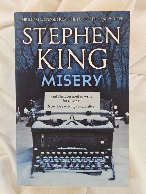 Misery by Stephen King - Paperback