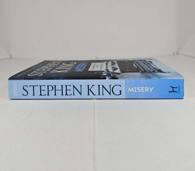 Misery by Stephen King - Paperback