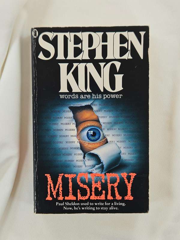 Misery by Stephen King - Paperback