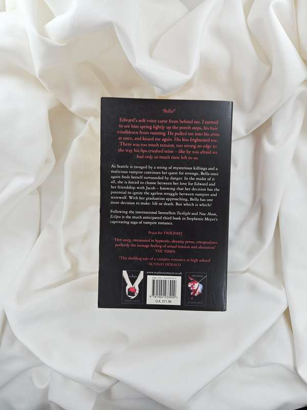 Eclipse by Stephenie Meyer - Paperback
