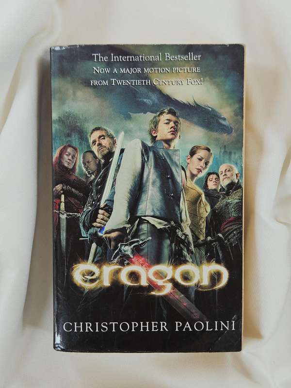Eragon by Christopher Paolini - Paperback