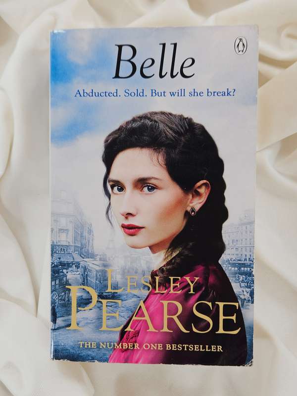 Belle by Lesley Pearse - Paperback