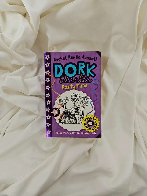Dork Diaries: Party Time by Rachel Reneé Russell - Paperback