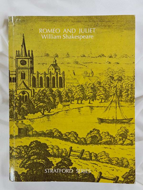 Romeo and Juliet (Stratford Series) by William Shakespeare - Paperback