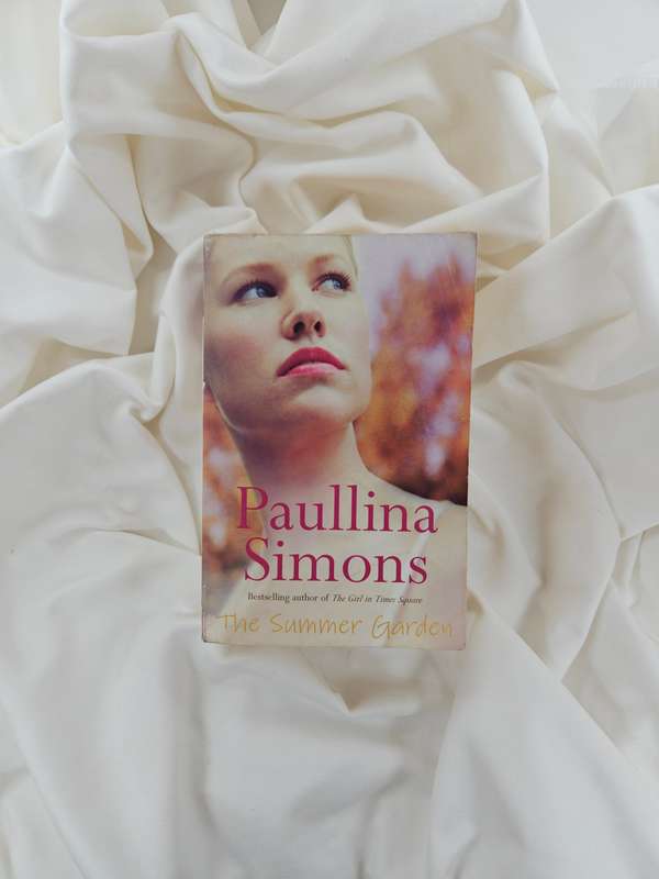 The Summer Garden by Paullina Simons - Paperback