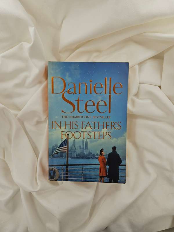 In His Father's Footsteps by Danielle Steel - Paperback