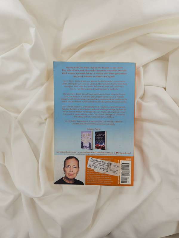 In His Father's Footsteps by Danielle Steel - Paperback