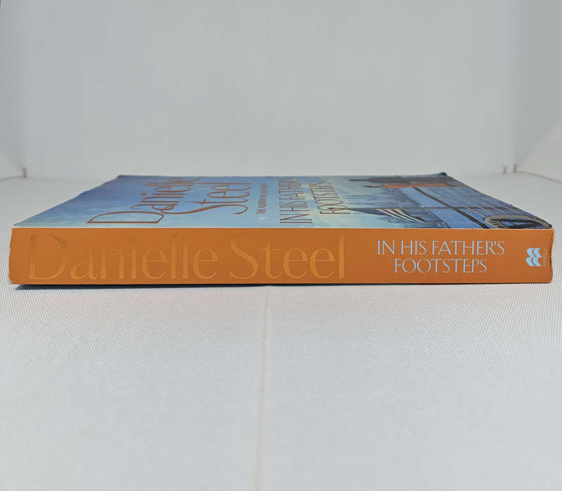 In His Father's Footsteps by Danielle Steel - Paperback