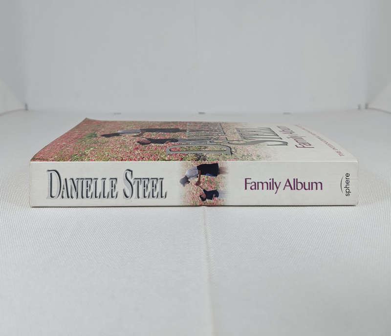 Family Album by Danielle Steel - Paperback