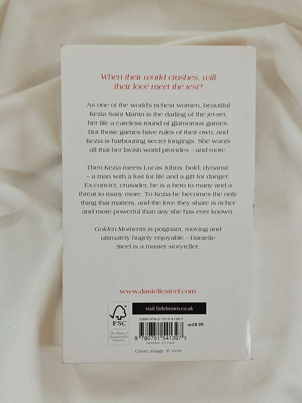 Golden Moments by Danielle Steel - Paperback