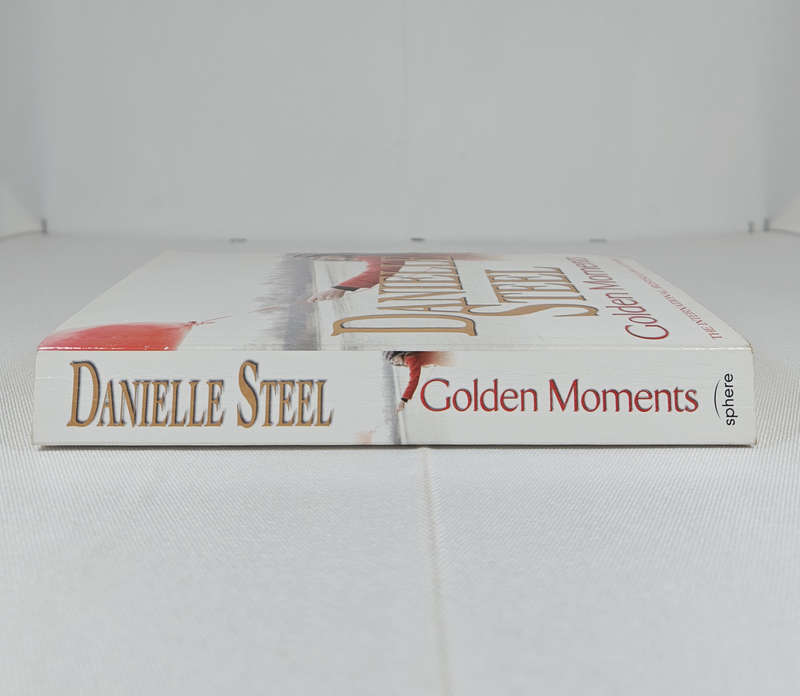Golden Moments by Danielle Steel - Paperback