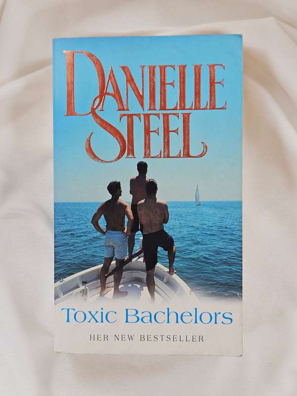 Toxic Bachelors by Danielle Steel - Paperback