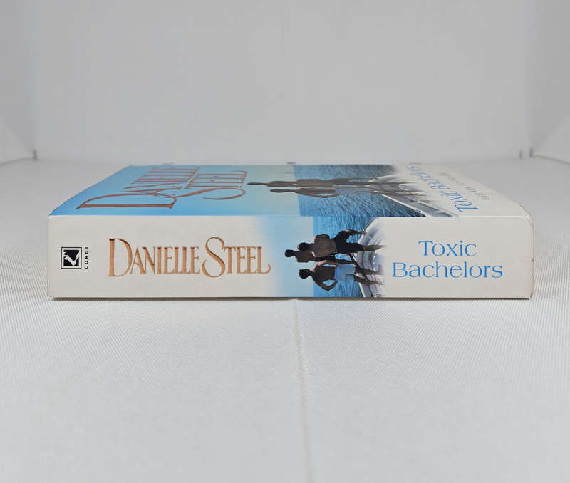 Toxic Bachelors by Danielle Steel - Paperback
