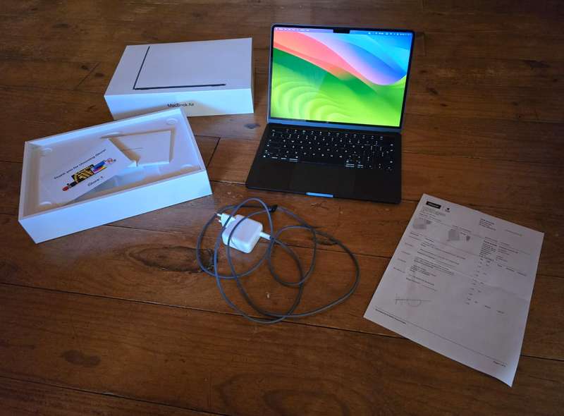 Apple MacBook Air 13, M2: 8Gb Unified Memory, 512Gb SSD Storage