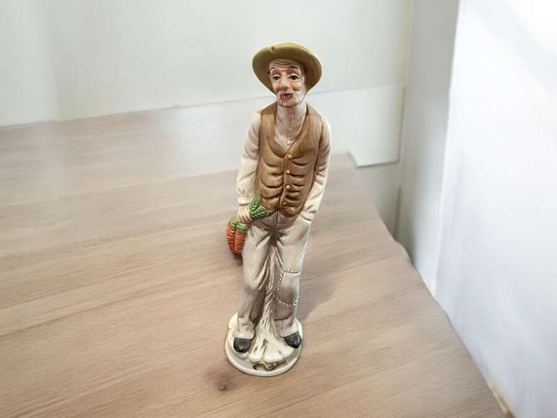 Figurine