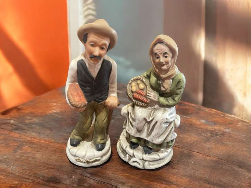 Figurines set