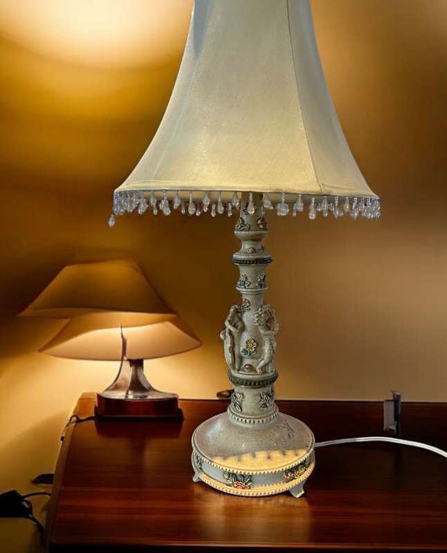 Lamp cherubs