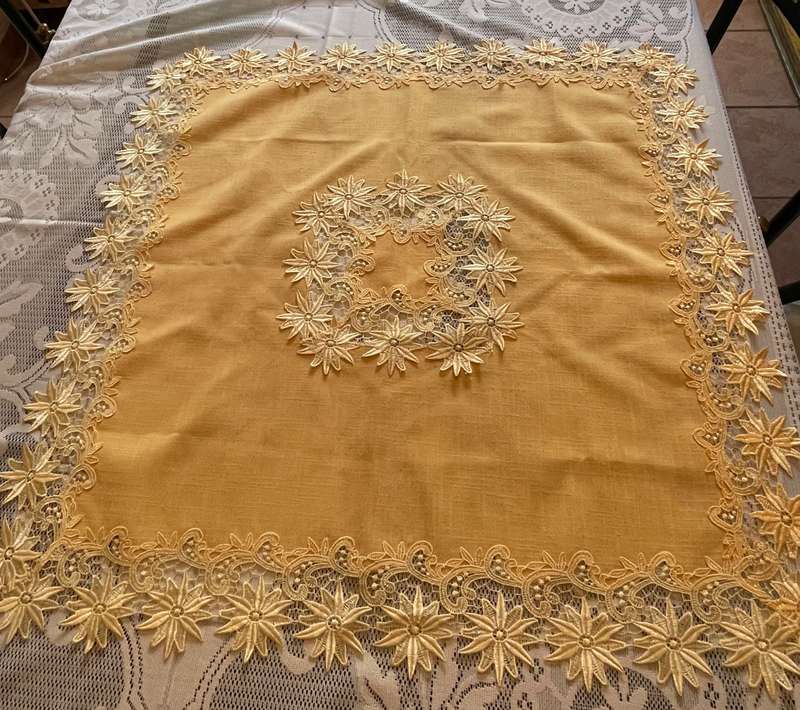 Table centre piece/overlay/tablecloth guipere lace(5)