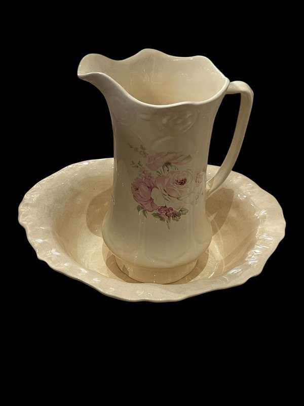 Wash basin jug Staffordshire