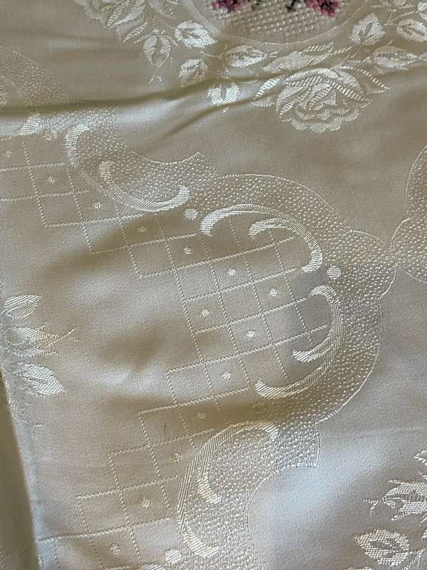Tablecloth embroidered (NR65)