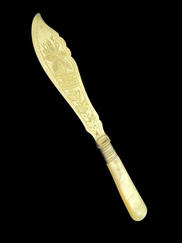 Butter/pate knife mother of pearl(NR1)