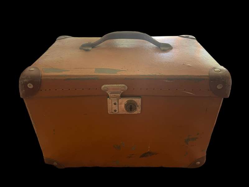 Suitcase decor item