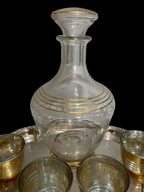 Decanter glasses tray