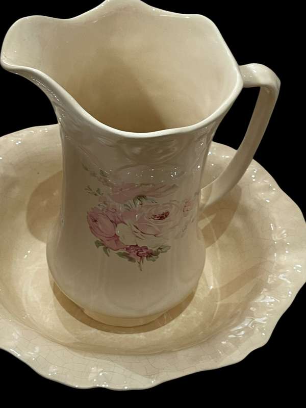 Wash basin jug Staffordshire