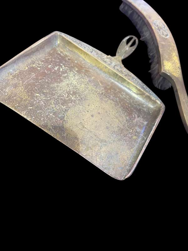 Butler scoop brush brass