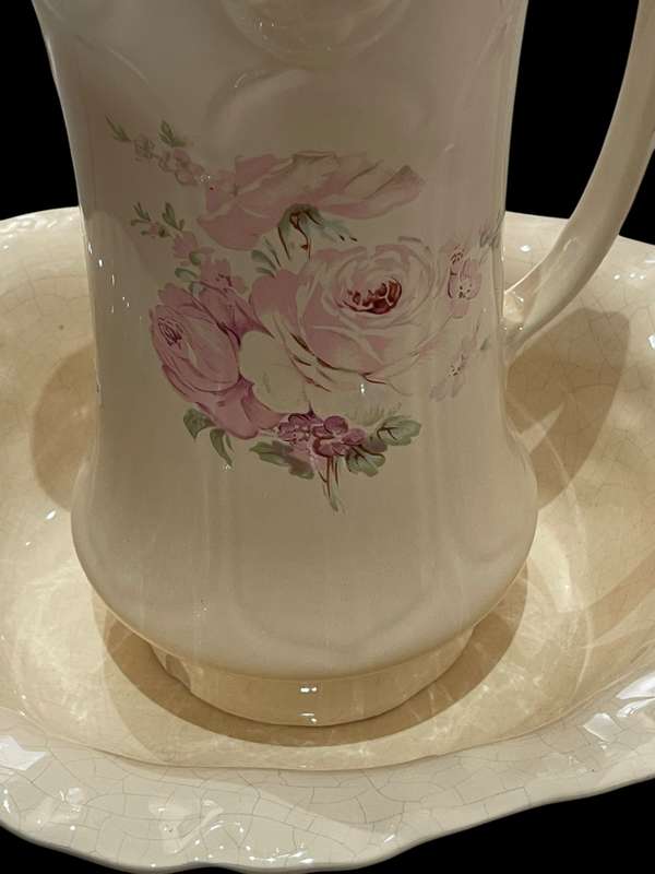 Wash basin jug Staffordshire
