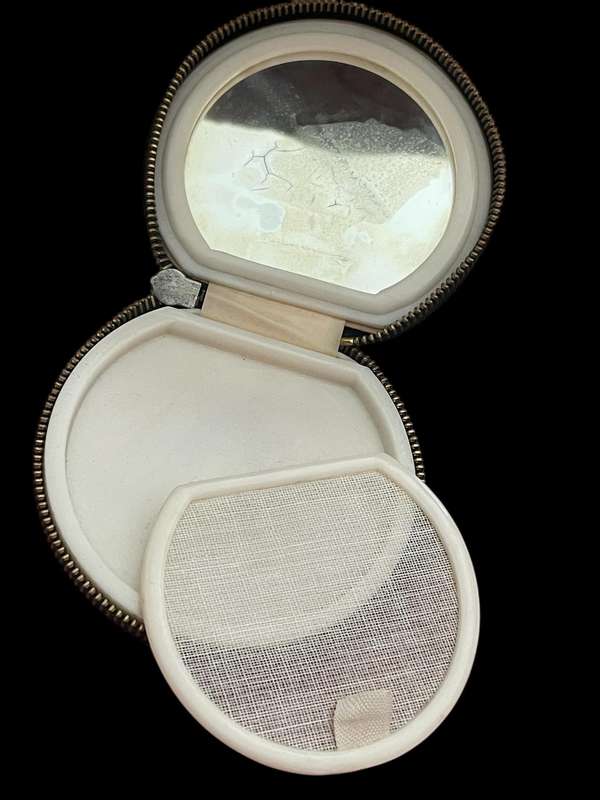 Compact mirror/powder