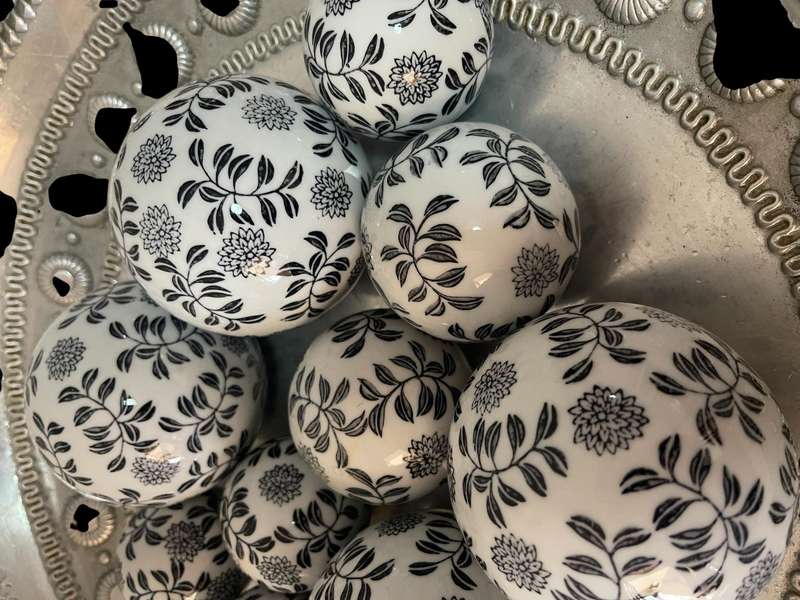 Ornament porcelain balls medium each