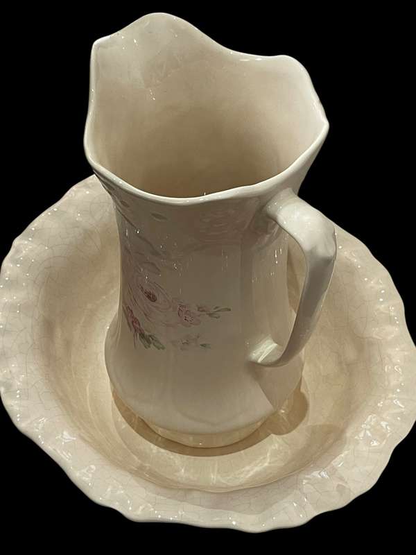 Wash basin jug Staffordshire