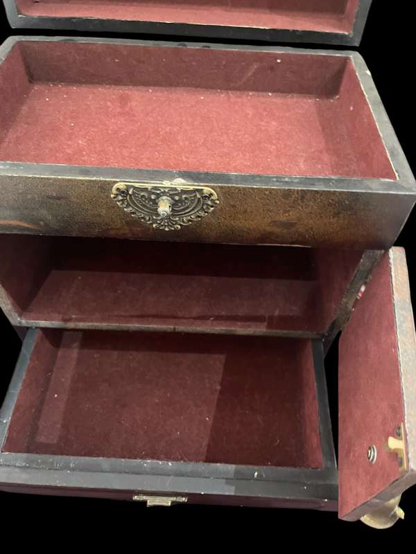 Jewellery box