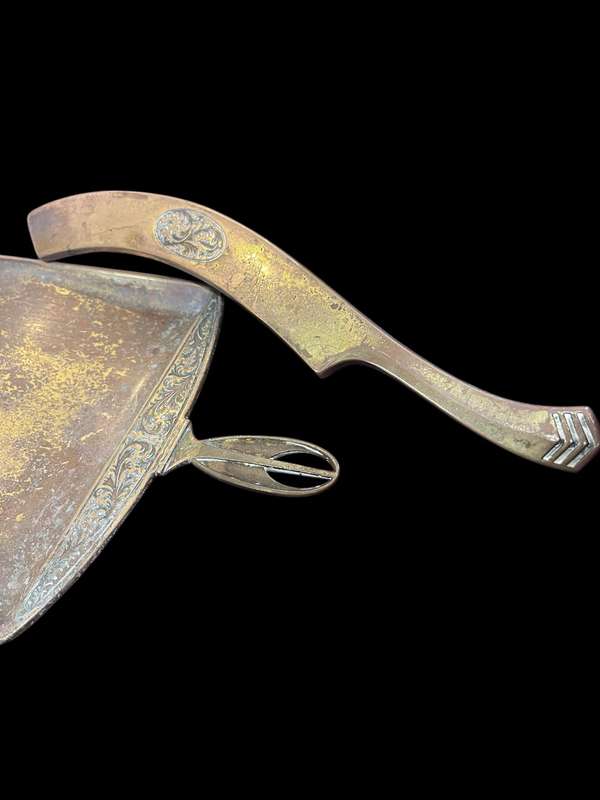 Butler scoop brush brass