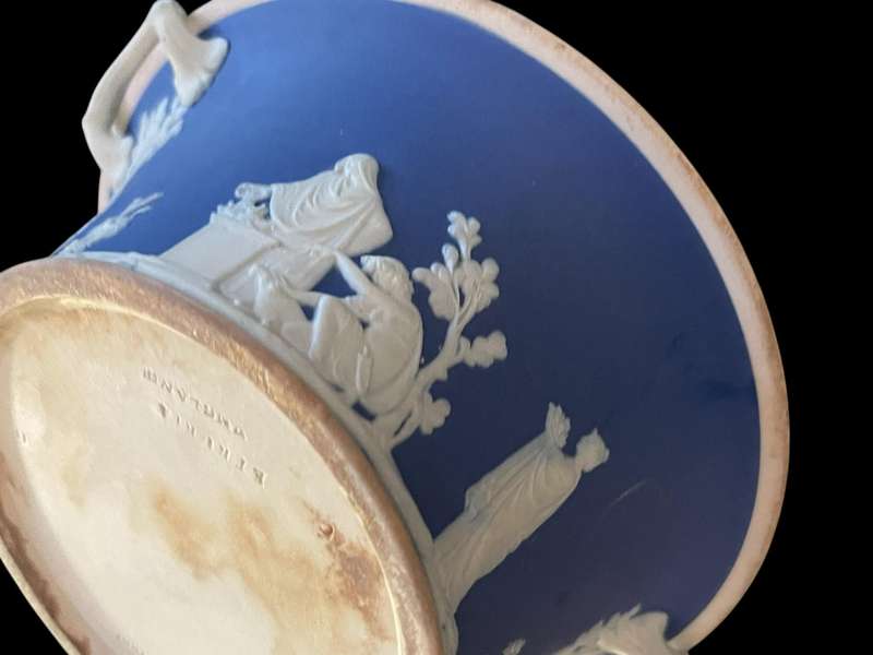 Bowl/planter Wedgwood