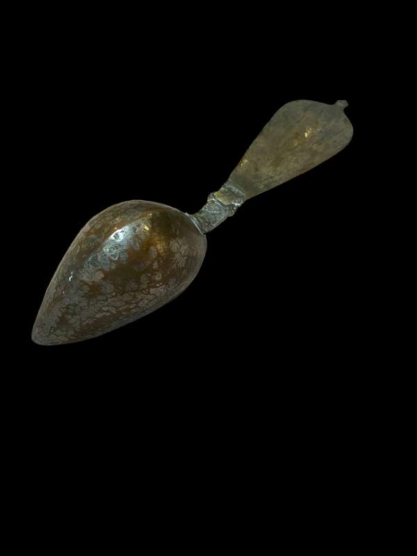 Metal scoop antique
