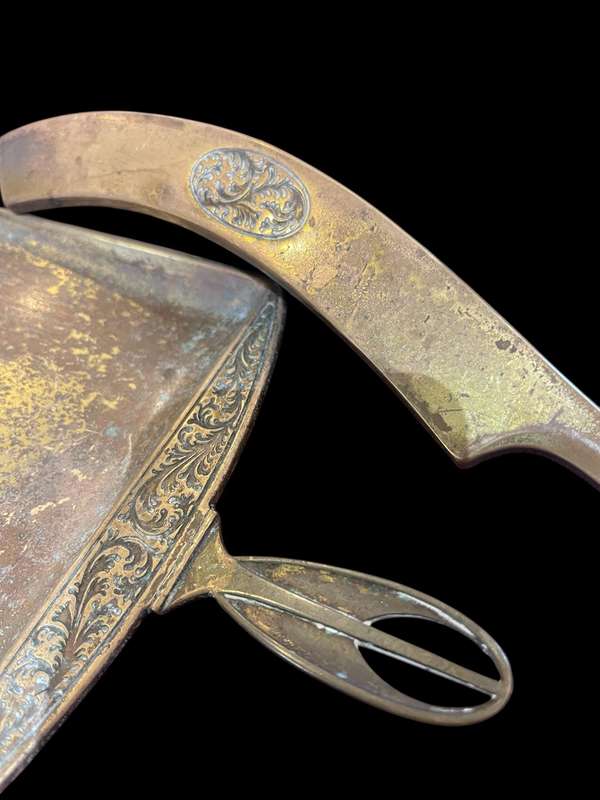 Butler scoop brush brass