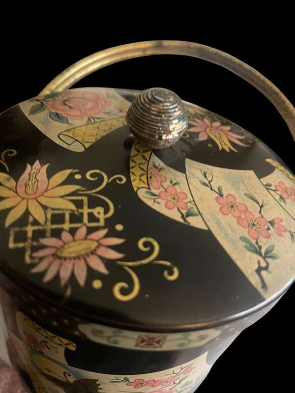 Tin vintage/antique