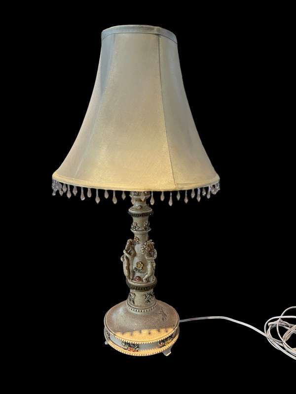 Lamp cherubs