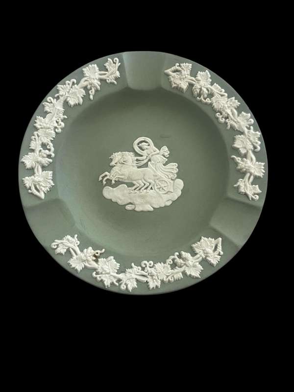 Plate display Wedgwood green